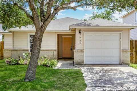 7922 Meadow Way Ct, San Antonio, TX 78227