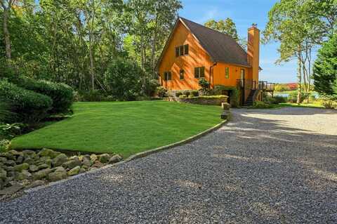 8095 Soundview Avenue, Southold, NY 11971