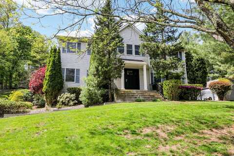 9 Carriage Lane, Nanuet, NY 10954