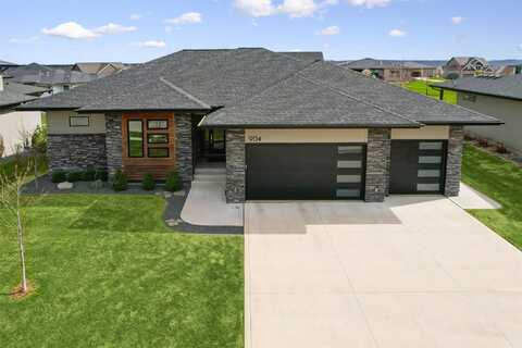 9154 Moonseed Court, West Des Moines, IA 50266