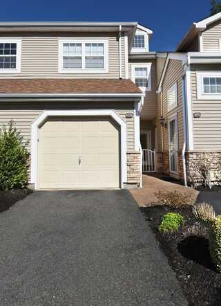 212 Carriage Lane, Plainview, NY 11803