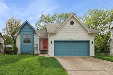 2504 Sandler Drive, Urbandale, IA 50322