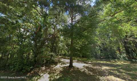 305 N Woodlake Avenue, Inverness, FL 34453