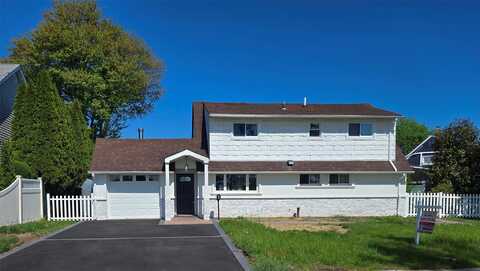 33 Ball Park Lane, Hicksville, NY 11801