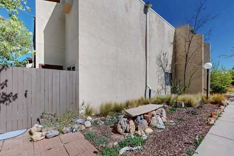 149 Calle Ojo Feliz, Santa Fe, NM 87505