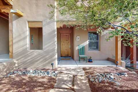 24 Via Plaza Nueva, Santa Fe, NM 87507