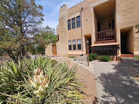 207 Camino De Los Marquez, Santa Fe, NM 87505
