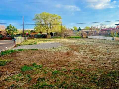 713 Camino Santa Ana, Santa Fe, NM 87505
