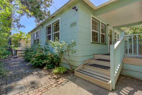 1020 East Street, Redding, CA 96001
