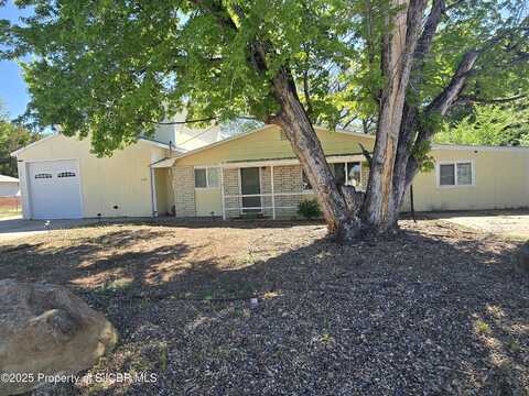 508 N 3RD Street, Bloomfield, NM 87413