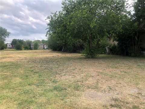 618 W Avenue E, Robstown, TX 78380