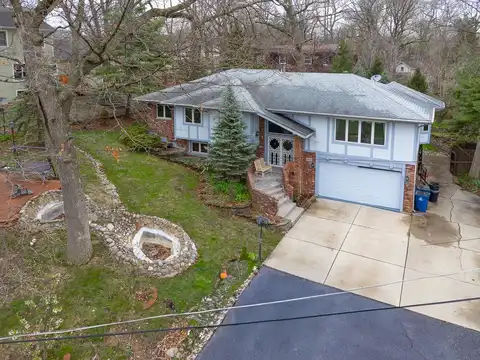 8360 W 100th Place, Palos Hills, IL 60465