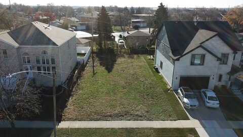 8817 Congress Park Avenue, Brookfield, IL 60513