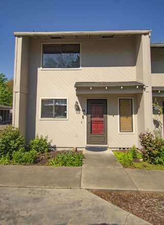 1327 Maple Leaf Court, Medford, OR 97504