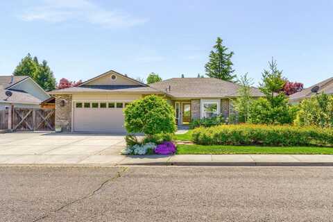 573 Blue Heron Drive, Central Point, OR 97502