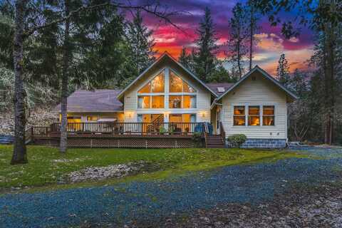 780 Pinecrest Drive, Grants Pass, OR 97526