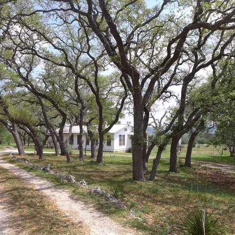 41 Big Joshua Creek Rd, Comfort, TX 78013