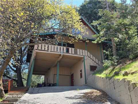 629 Chateau Drive, Crestline, CA 92325