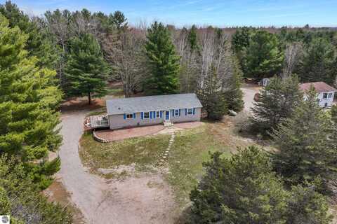 4733 S Lake Shore Drive, Cedar, MI 49621