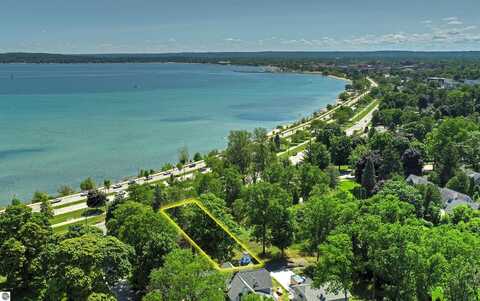 1133 Bay Street, Traverse City, MI 49684