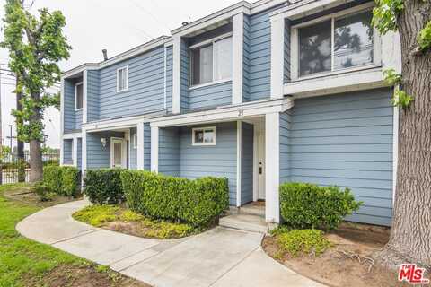 15735 Nordhoff St, North Hills, CA 91343