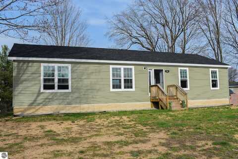 584 Gitchegumee Drive, Buckley, MI 49620