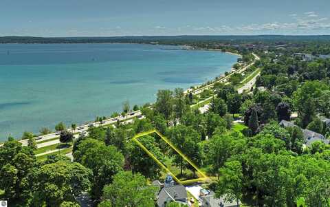 1123 Bay Street, Traverse City, MI 49684