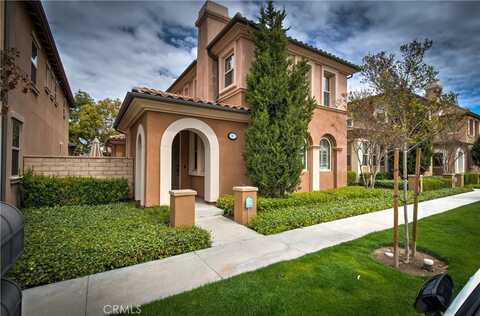 31 Twin Gables, Irvine, CA 92620