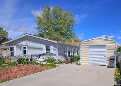 1040 Richards St, Thermopolis, WY 82443