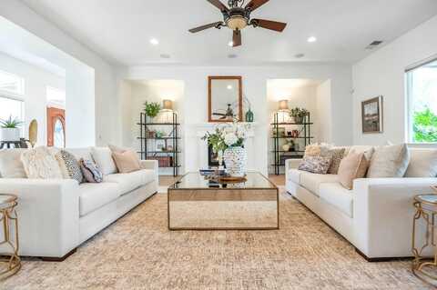5928 W Robin Avenue, Visalia, CA 93291