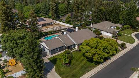 5502 W Nicholas Court, Visalia, CA 93291