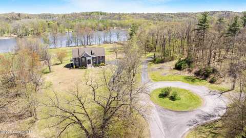 3 Riverside Court, Stillwater, NY 12170