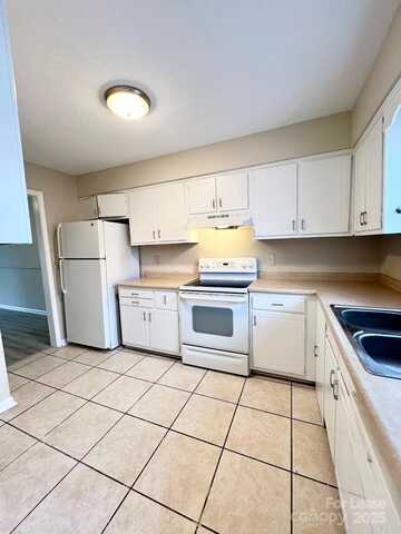 5810 Hunting Ridge Lane, Charlotte, NC 28212