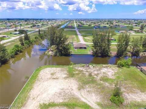 832 NE 1ST Place, Cape Coral, FL 33909