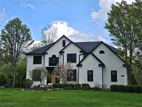 2037 S Meadow Circle, Akron, OH 44333
