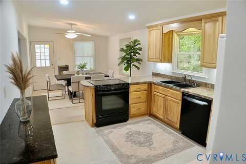 209 Pineview Drive, Hartfield, VA 23071