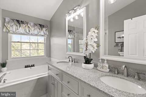 18846 BEATEN PATH COURT, TRIANGLE, VA 22172