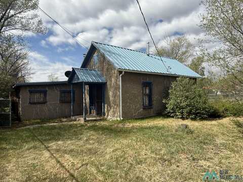 8 Mullins Dr. Drive, Las Vegas, NM 87701