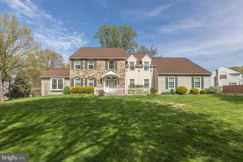 8 MAYFLOWER CIRCLE, HOLLAND, PA 18966