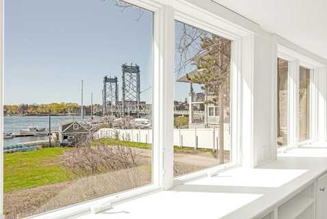 10 Island Avenue, Kittery, ME 03904