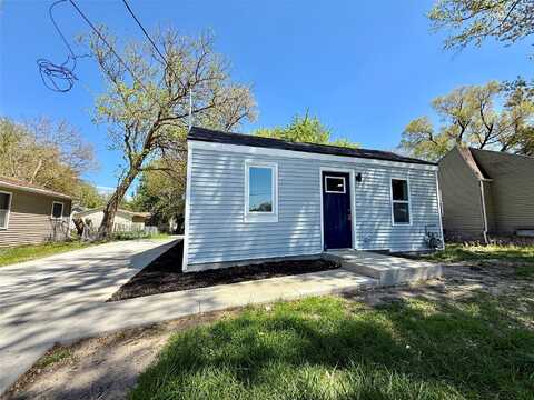 1227 E 36th Court, Des Moines, IA 50317