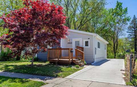 2323 Maple Street, Des Moines, IA 50317