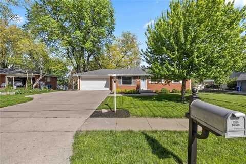 2701 Beverly Drive, Urbandale, IA 50322