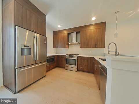 702 N FRONT STREET, PHILADELPHIA, PA 19123