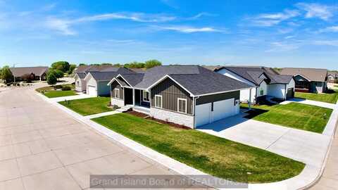 3826 Meadow Way Trl, Grand Island, NE 68803