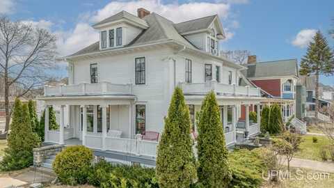 301 S 7th, Escanaba, MI 49829