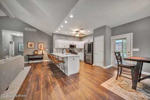 8107 Hidden Brook Ct, Louisville, KY 40218