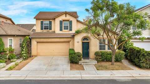5704 Tangerine Way N, Fresno, CA 93722