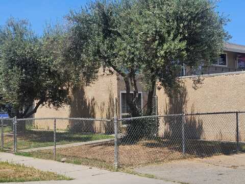5 Saginaw Way E, Fresno, CA 93704