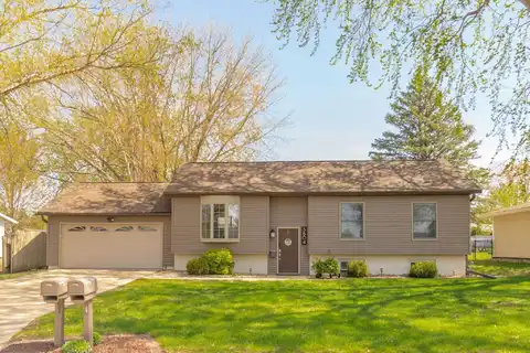 3804 Carlton Drive, Cedar Falls, IA 50613